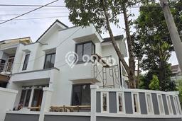 Ready to Use! Luxury House LT 204m2 Desain Elegan di BSD Nusaloka Ready to Use! Luxury House LT 204m2 Desain Elegan di BSD Nusaloka