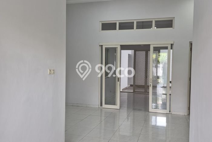 Lokasi strategis! Rumah siap huni disewakan di Rungkut LB 100m2 Lokasi strategis! Rumah siap huni disewakan di Rungkut LB 100m2