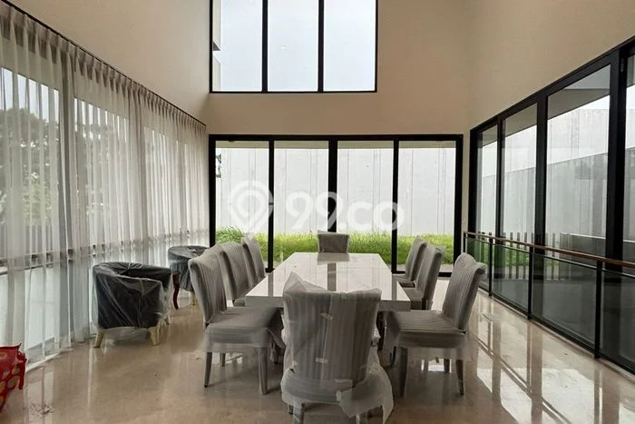 Disewakan Rumah Strategis LT 495m2 / LB 545m2 di BSD, Tangerang Disewakan Rumah Strategis LT 495m2 / LB 545m2 di BSD, Tangerang