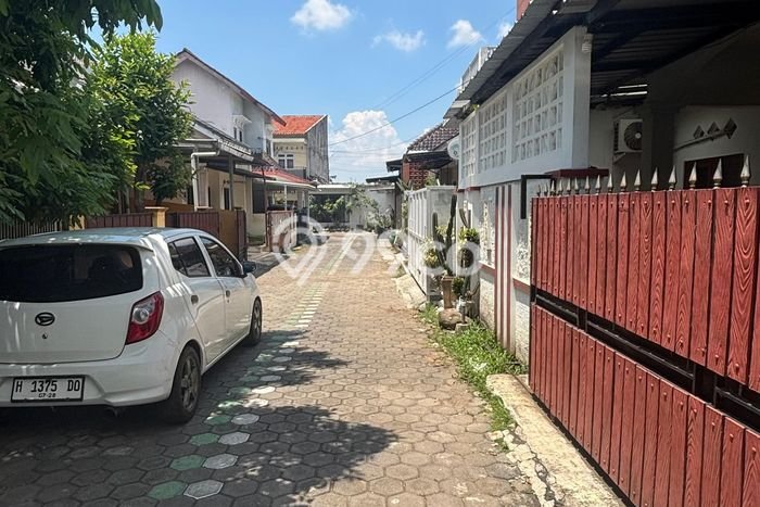 HOT DEAL! Jual Rumah Premium di Banyumanik, Semarang, LT 81m2m² Luas Bangunan 50m2m² HOT DEAL! Jual Rumah Premium di Banyumanik, Semarang, LT 81m2m² Luas Bangunan 50m2m²