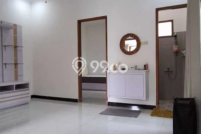 Lokasi strategis! Rumah siap huni dikontrakkan di Tembalang LB 180m2 Lokasi strategis! Rumah siap huni dikontrakkan di Tembalang LB 180m2