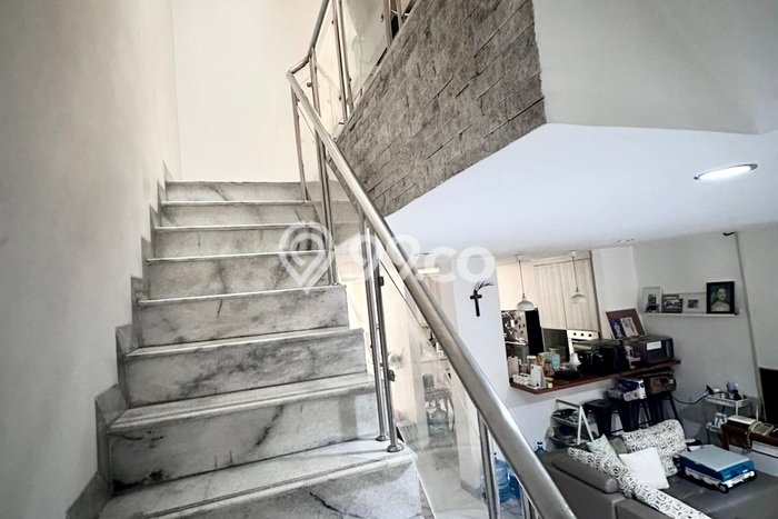 Rumah Eksklusif Siap Huni LT 108m2 di Kebon Jeruk, Jakarta Barat Rumah Eksklusif Siap Huni LT 108m2 di Kebon Jeruk, Jakarta Barat