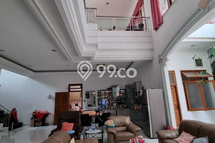Hunian Mewah LB 520m2 Siap Huni Desain Elegan di Jelambar, Jakarta Barat Hunian Mewah LB 520m2 Siap Huni Desain Elegan di Jelambar, Jakarta Barat