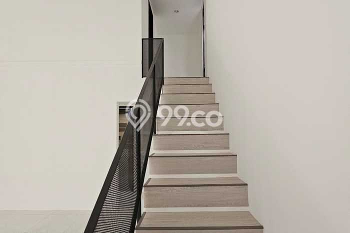 HOT OFFER Rumah Premium 4 BR Disewakan di Jakarta Barat Siap Pakai HOT OFFER Rumah Premium 4 BR Disewakan di Jakarta Barat Siap Pakai