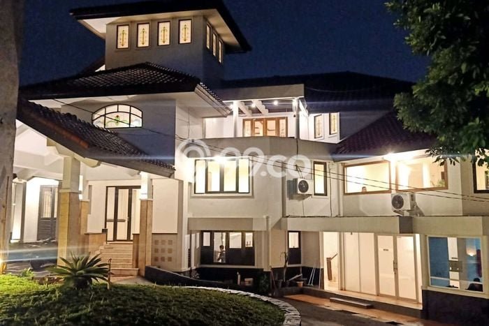 Komersial Dijual di Depok LT 1840m2 & LB 700m2 Lokasi Terbaik! Komersial Dijual di Depok LT 1840m2 & LB 700m2 Lokasi Terbaik!