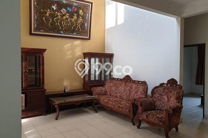 Ready to Use! Luxury House LT 300m2 Desain Modern di Grand Wisata Ready to Use! Luxury House LT 300m2 Desain Modern di Grand Wisata