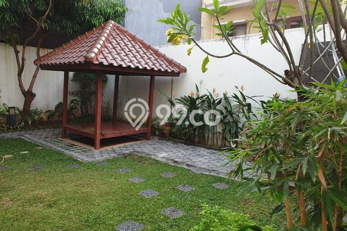 Ready to Use! Luxury House LT 300m2 Desain Modern di Grand Wisata Ready to Use! Luxury House LT 300m2 Desain Modern di Grand Wisata
