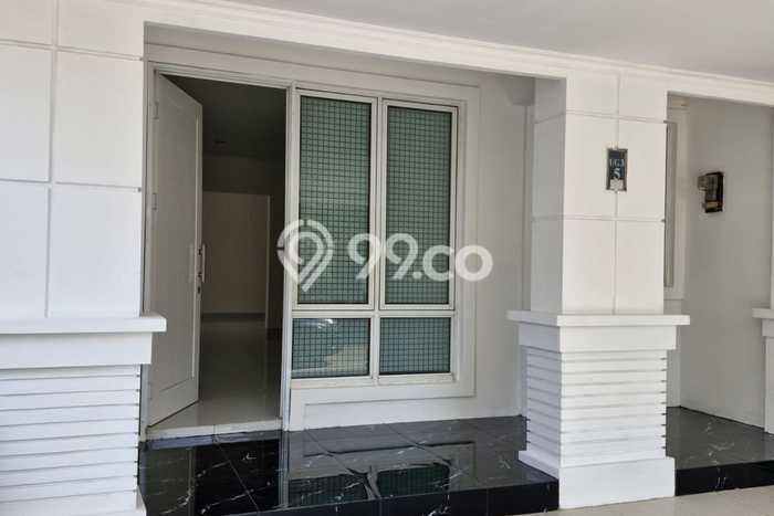 Rumah Modern LB/LT 185m2/120m2 Siap Huni Area Cibubur, Jakarta Timur Rumah Modern LB/LT 185m2/120m2 Siap Huni Area Cibubur, Jakarta Timur