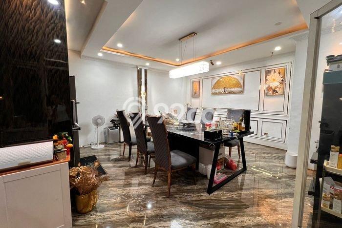 Rumah Elit LB 230m2 Siap Pakai Desain Elegan di Cibubur, Depok Rumah Elit LB 230m2 Siap Pakai Desain Elegan di Cibubur, Depok