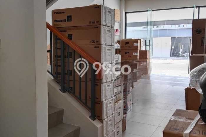 LOKASI PREMIUM! Ruko Kawasan , Luas 200m2m², Jalan Utama, Kawasan Bisnis LOKASI PREMIUM! Ruko Kawasan , Luas 200m2m², Jalan Utama, Kawasan Bisnis