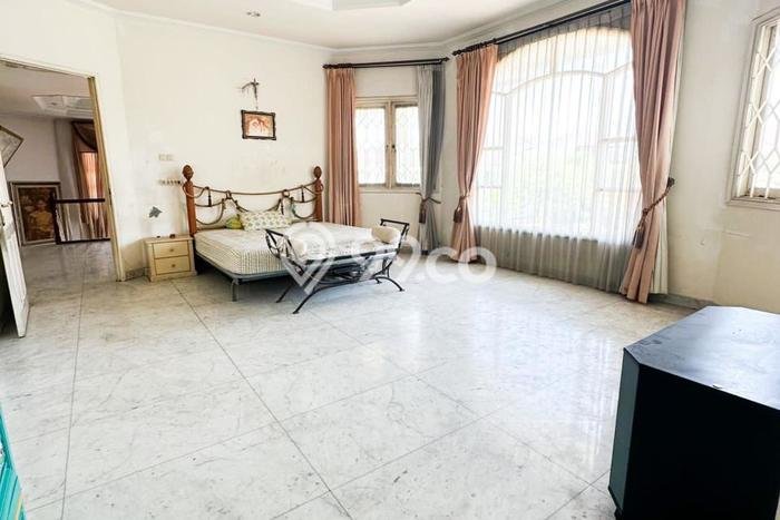 Siap Huni Rumah Mewah 5 Kamar di Kebon Jeruk Dekat ke Mana Pun Siap Huni Rumah Mewah 5 Kamar di Kebon Jeruk Dekat ke Mana Pun