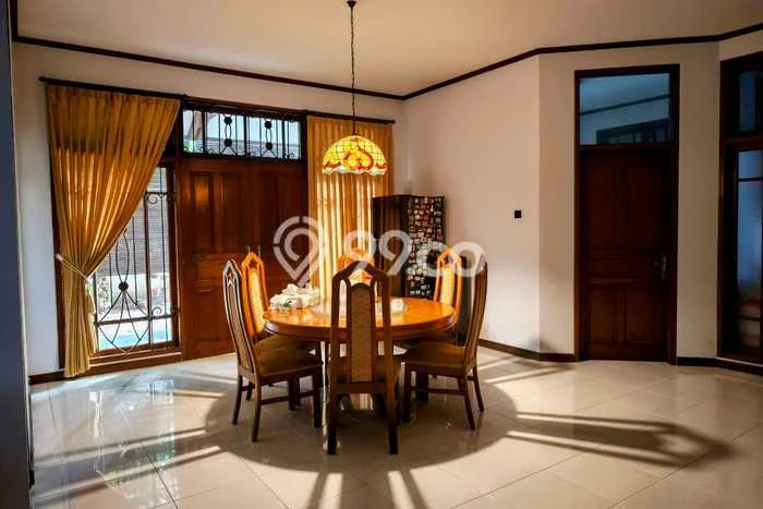 Rumah Elit Modern Tanpa Renovasi di Puri Indah Jakarta Barat Rumah Elit Modern Tanpa Renovasi di Puri Indah Jakarta Barat