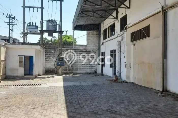 LOKASI PREMIUM! Gudang Kawasan Sidoarjo, Luas 1200m2m², Akses Strategis LOKASI PREMIUM! Gudang Kawasan Sidoarjo, Luas 1200m2m², Akses Strategis