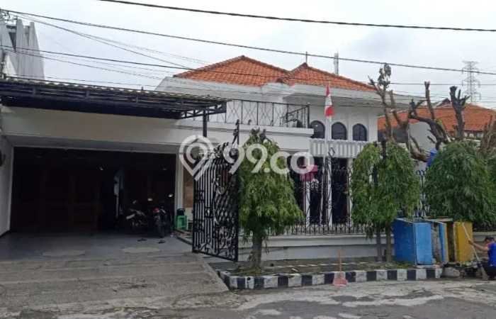 Rumah Elit Modern Tanpa Renovasi di Kertajaya Surabaya Rumah Elit Modern Tanpa Renovasi di Kertajaya Surabaya