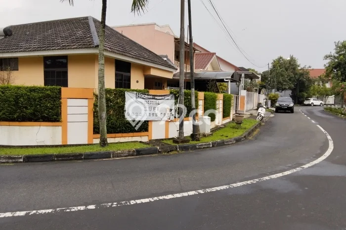 Jual Rumah Luas Elegan Dengan View Cantik di Jatiwarna, Bekasi Jual Rumah Luas Elegan Dengan View Cantik di Jatiwarna, Bekasi