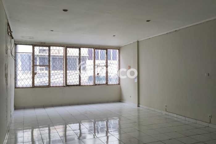 Ruko Dijual di Jakarta Barat LT 73m2 & LB 250m2 Lokasi Terbaik! Ruko Dijual di Jakarta Barat LT 73m2 & LB 250m2 Lokasi Terbaik!