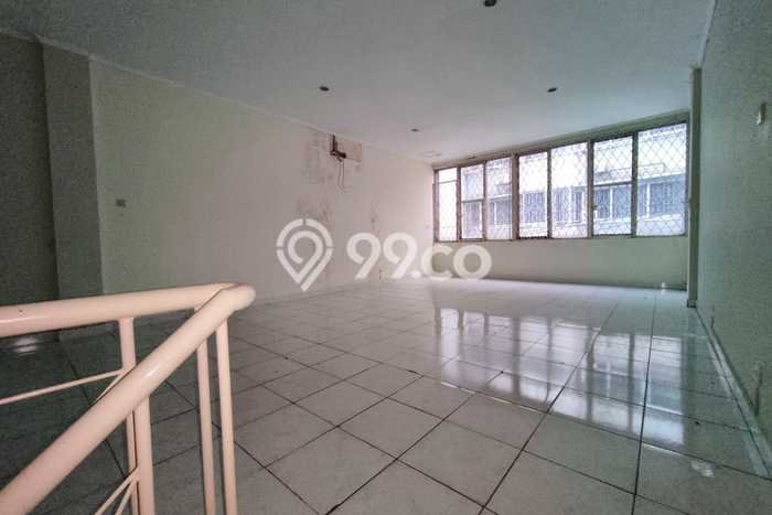 Ruko Dijual di Jakarta Barat LT 73m2 & LB 250m2 Lokasi Terbaik! Ruko Dijual di Jakarta Barat LT 73m2 & LB 250m2 Lokasi Terbaik!