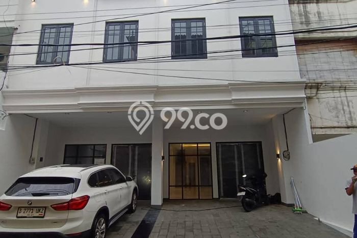 Ruko Dijual di Jakarta Barat LT 85m2 & LB 200m2 Lokasi Terbaik! Ruko Dijual di Jakarta Barat LT 85m2 & LB 200m2 Lokasi Terbaik!