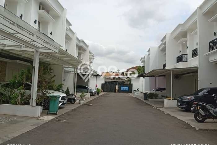 Rumah Nyaman 5 KT LB 210m2 Kondisi Bagus di Pondok Bambu Rumah Nyaman 5 KT LB 210m2 Kondisi Bagus di Pondok Bambu