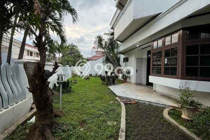 Dijual Rumah Premium dengan Fasilitas Sekitar Komplit di Duren Sawit, Jakarta Timur Dijual Rumah Premium dengan Fasilitas Sekitar Komplit di Duren Sawit, Jakarta Timur