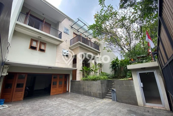 Disewakan! Rumah 4 Kamar Tidur &
4 Kamar Mandi di Senopati, Jakarta Selatan Disewakan! Rumah 4 Kamar Tidur &
4 Kamar Mandi di Senopati, Jakarta Selatan