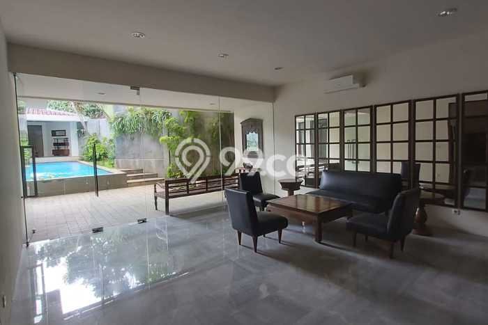Hunian Modern Untuk Disewakan di Simprug Garden Jakarta Selatan 5 KT & 5 KM Hunian Modern Untuk Disewakan di Simprug Garden Jakarta Selatan 5 KT & 5 KM