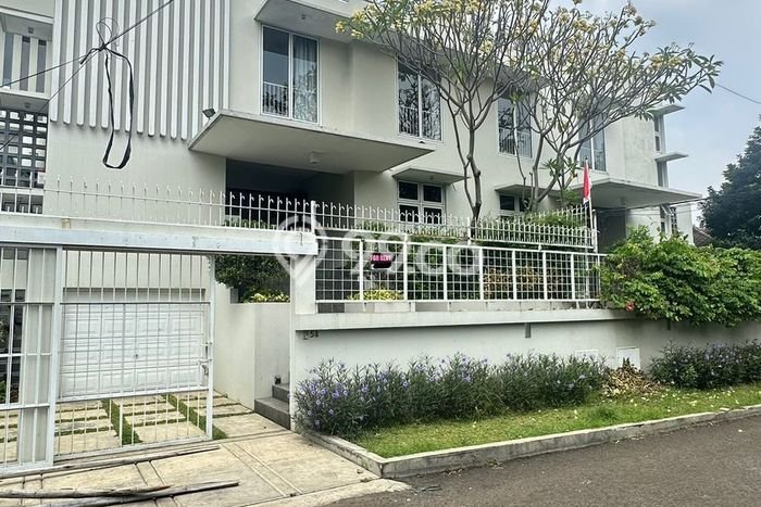 Hunian Kondisi Baik Disewakan di Kuningan, Jakarta Selatan LT 270m2, LB 400m2 Hunian Kondisi Baik Disewakan di Kuningan, Jakarta Selatan LT 270m2, LB 400m2