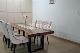 Apartemen Sewa 3 Kamar Murah Siap Huni di Jakarta Selatan, Luas 180m2 Apartemen Sewa 3 Kamar Murah Siap Huni di Jakarta Selatan, Luas 180m2