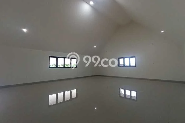 Rumah Nyaman di , 6 KT, Lingkungan Strategis, LT 1396m2m² Bangunan 500m2m² Rumah Nyaman di , 6 KT, Lingkungan Strategis, LT 1396m2m² Bangunan 500m2m²