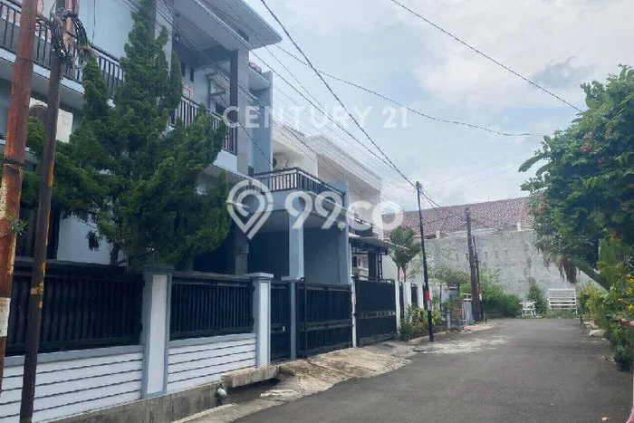Rumah sewa siap huni 5 Kamar Tidur di Pondok Kelapa, Jakarta Timur Rumah sewa siap huni 5 Kamar Tidur di Pondok Kelapa, Jakarta Timur