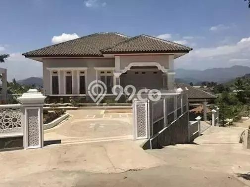 For Sale Rumah 5 Kamar Lokasi Strategis Nyaman dan Strategis di Sumedang Selatan For Sale Rumah 5 Kamar Lokasi Strategis Nyaman dan Strategis di Sumedang Selatan