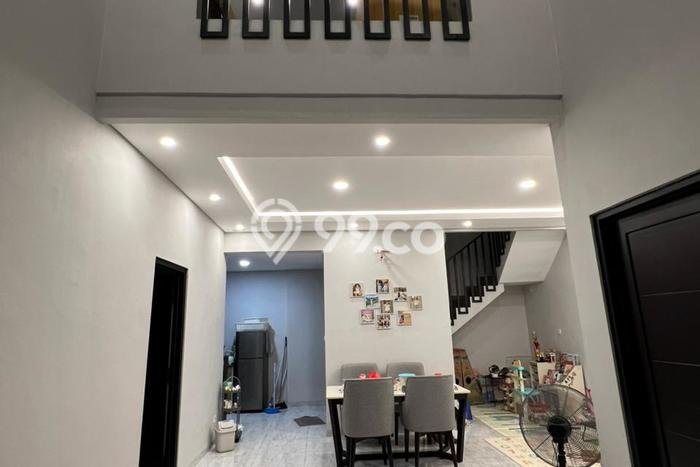 Dijual Hunian Rumah Terawat 4 Kamar di Narogong, Bekasi Dijual Hunian Rumah Terawat 4 Kamar di Narogong, Bekasi