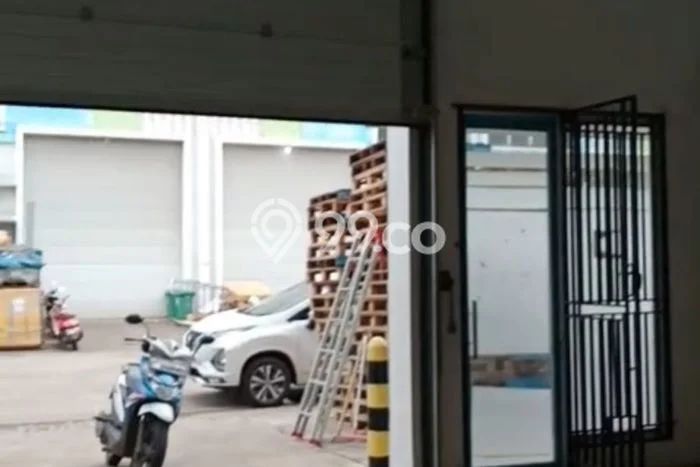 Unit Gudang Disewakan di Daan Mogot di Area Ramai & Strategis Unit Gudang Disewakan di Daan Mogot di Area Ramai & Strategis
