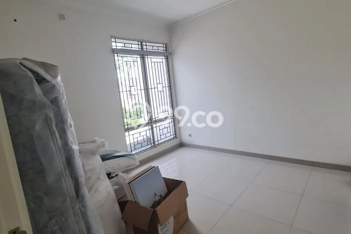 Disewakan! Rumah 3 Kamar Tidur &
4 Kamar Mandi di Suvarna Sutera, Tangerang Disewakan! Rumah 3 Kamar Tidur &
4 Kamar Mandi di Suvarna Sutera, Tangerang