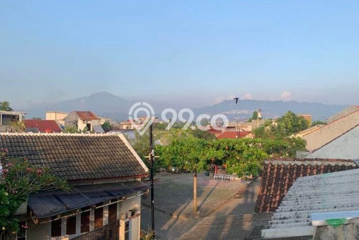 Jual Rumah Bagus Siap Huni LB 140m2 di Tembalang, Semarang Jual Rumah Bagus Siap Huni LB 140m2 di Tembalang, Semarang