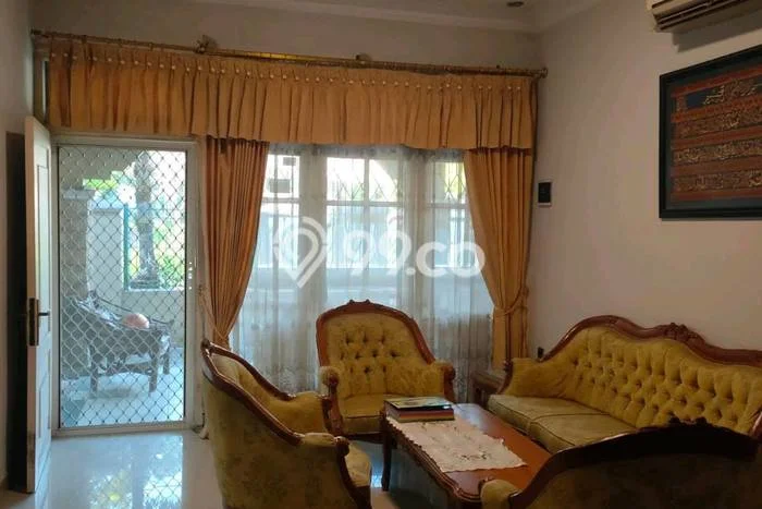 Jual Rumah Bagus Siap Huni LB 180m2 di Rungkut, Surabaya Jual Rumah Bagus Siap Huni LB 180m2 di Rungkut, Surabaya