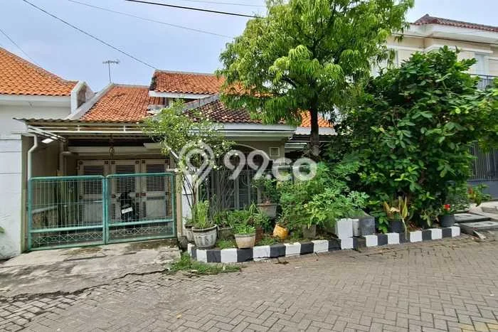 Jual Rumah Bagus Siap Huni LB 180m2 di Rungkut, Surabaya Jual Rumah Bagus Siap Huni LB 180m2 di Rungkut, Surabaya