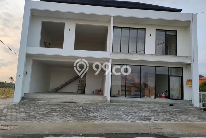 Ruko Disewakan di Canggu, Luas 52m2m², Lokasi Bisnis, Akses Utama Ruko Disewakan di Canggu, Luas 52m2m², Lokasi Bisnis, Akses Utama