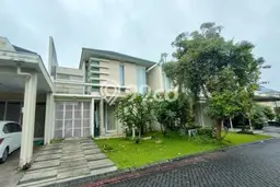 Rumah Premium di Surabaya Strategis Kondisi Terawat Rumah Premium di Surabaya Strategis Kondisi Terawat