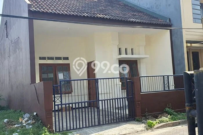 Disewakan Rumah Murah di Pakuwon City Surabaya Punya 2 KT Disewakan Rumah Murah di Pakuwon City Surabaya Punya 2 KT