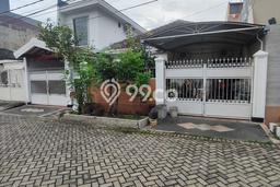 Rumah Elit Modern Tanpa Renovasi di Kertajaya Surabaya Rumah Elit Modern Tanpa Renovasi di Kertajaya Surabaya