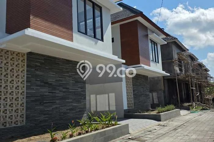 Ready to Use! Premium House LT 118m2 Desain Elegan di Tuban Ready to Use! Premium House LT 118m2 Desain Elegan di Tuban