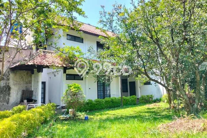Rumah Luxury Modern Tanpa Renovasi di Buah Batu Bandung Rumah Luxury Modern Tanpa Renovasi di Buah Batu Bandung