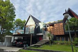 Rumah Elit LB 750m2 Siap Pakai Desain Elegan di Resor Dago Pakar, Bandung Rumah Elit LB 750m2 Siap Pakai Desain Elegan di Resor Dago Pakar, Bandung