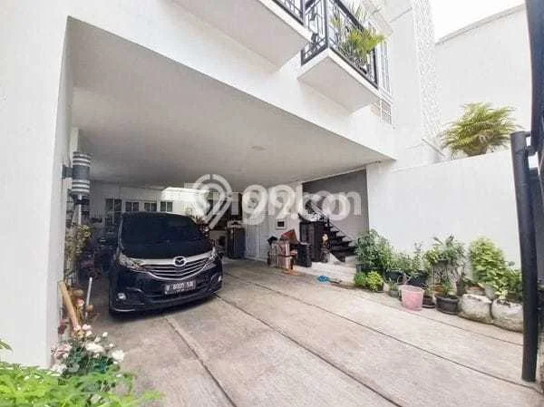 Dijual Rumah Mewah Megah Dengan View Cantik di Pejaten, Jakarta Selatan Dijual Rumah Mewah Megah Dengan View Cantik di Pejaten, Jakarta Selatan