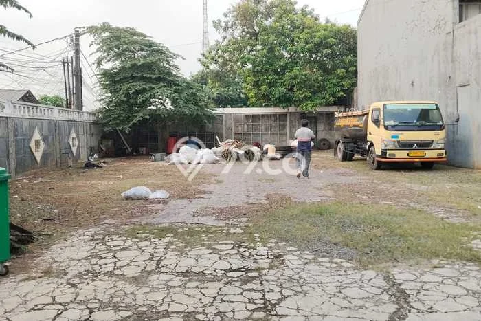 Disewakan Ruko komersial di Ciracas luas bangunan 300m2 Disewakan Ruko komersial di Ciracas luas bangunan 300m2