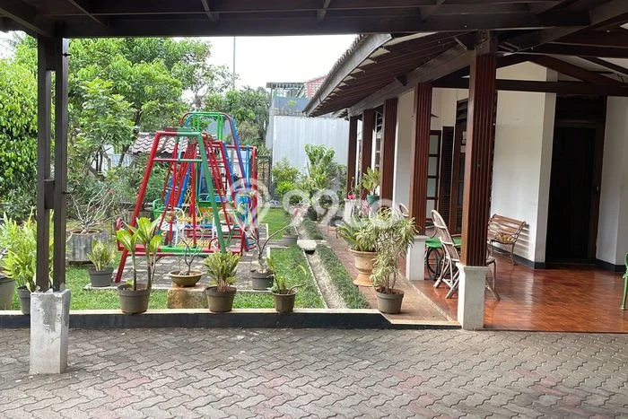Rumah Mewah LB 325m2 Siap Pakai Desain Elegan di Pangkalan Jati, Depok Rumah Mewah LB 325m2 Siap Pakai Desain Elegan di Pangkalan Jati, Depok