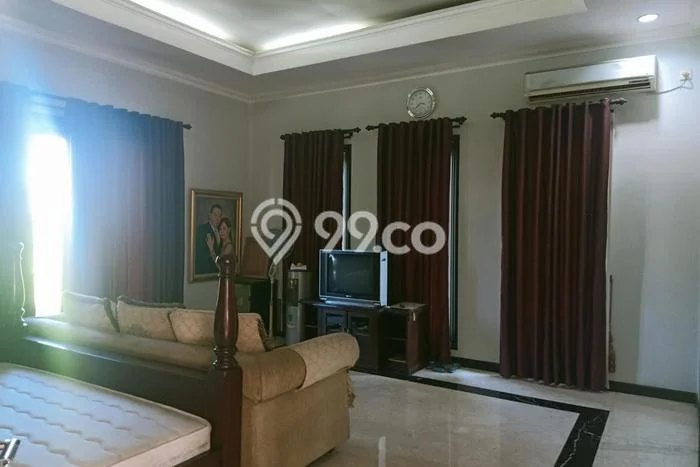Hunian Ideal dengan LT 675m2 & LB 800m2 Disewakan di Manyar Hunian Ideal dengan LT 675m2 & LB 800m2 Disewakan di Manyar