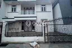 Lokasi strategis! Rumah siap huni dikontrakkan di Kelapa Gading LB 220m2 Lokasi strategis! Rumah siap huni dikontrakkan di Kelapa Gading LB 220m2