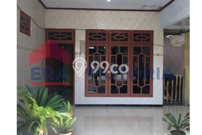Rumah Sederhana Dijual Lokasi Pare 3 Kamar dengan LT 406m2 Rumah Sederhana Dijual Lokasi Pare 3 Kamar dengan LT 406m2